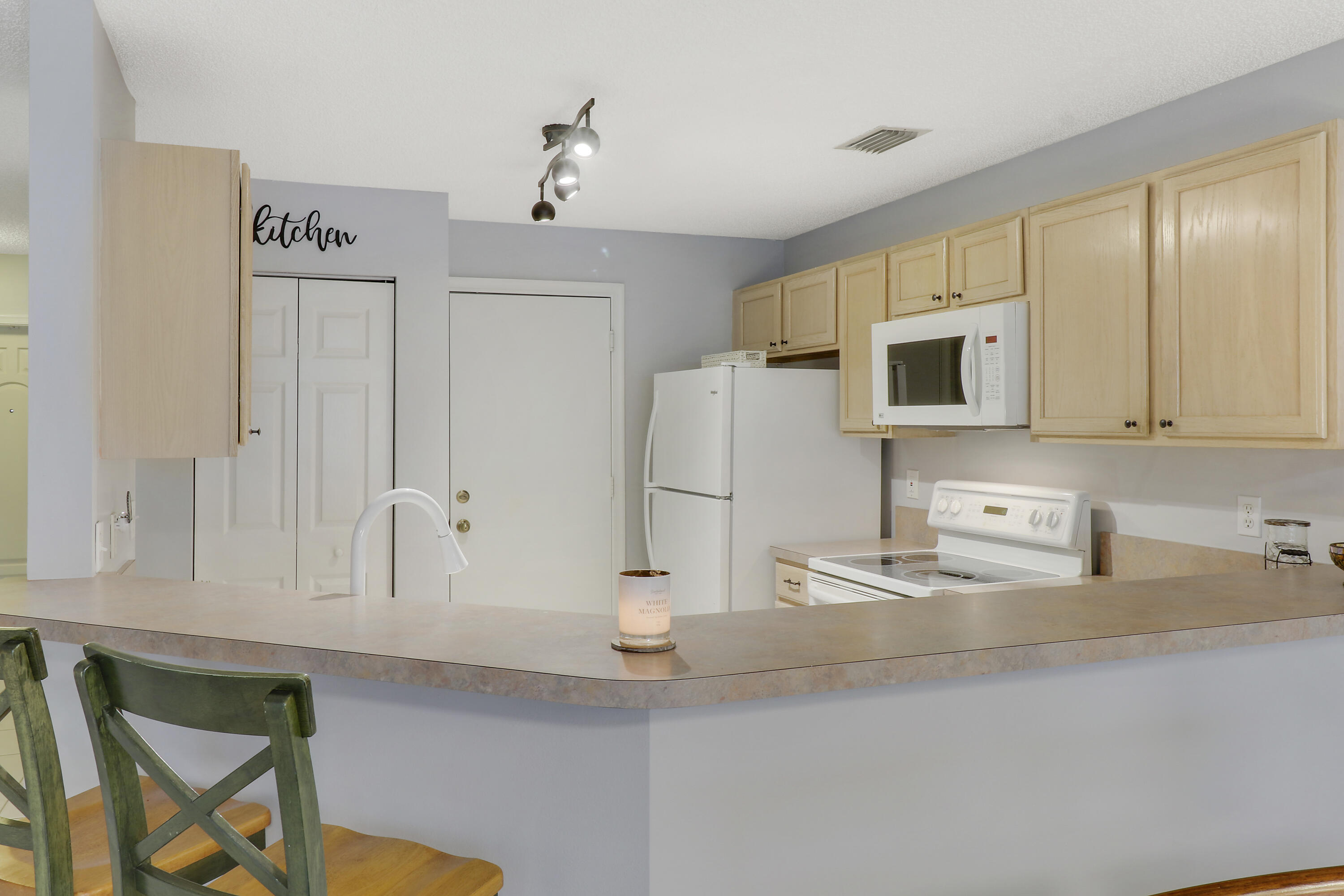 145 Timberwalk Trail Jupiter, FL 33458 - Photo 8 of 35 Kitchen
