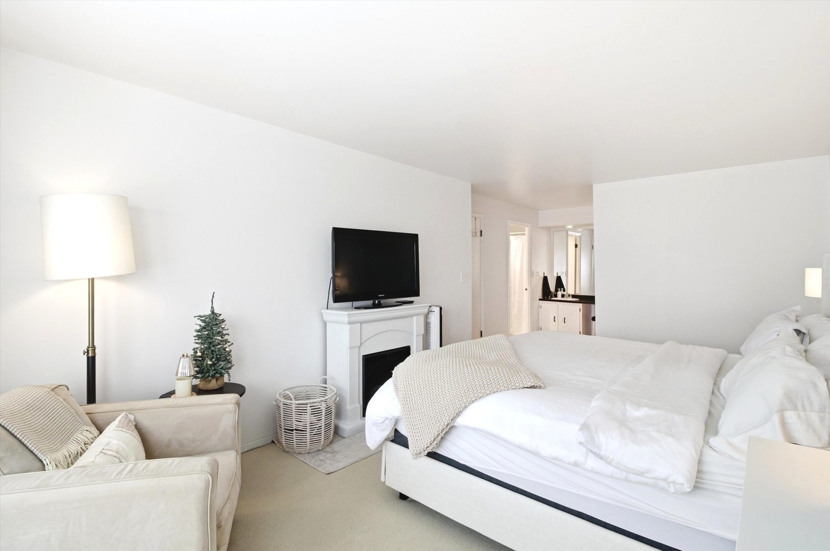 8640 Waukegan Road, Unit 123 Morton Grove, IL 60053 - Photo 18 of 30 a spacious bedroom with a bed and a flat screen tv