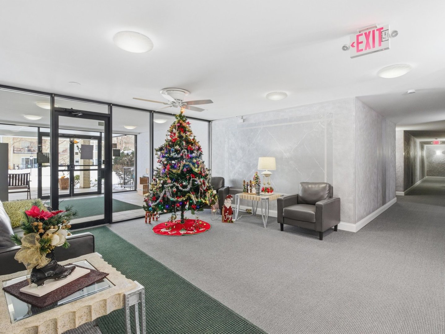 8640 Waukegan Road, Unit 123 Morton Grove, IL 60053 - Photo 3 of 30 a living room with furniture and flowers