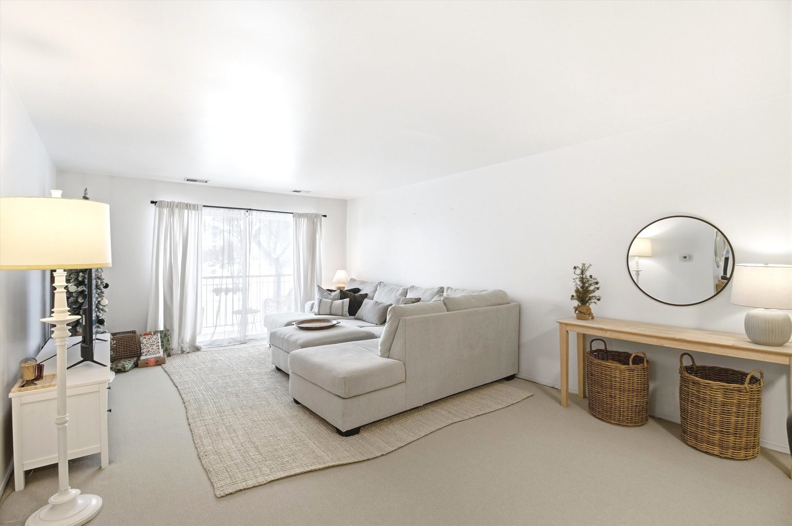 8640 Waukegan Road, Unit 123 Morton Grove, IL 60053 - Photo 7 of 30 a living room with furniture