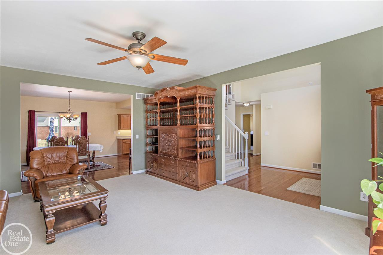 22661 Brantingham Road Macomb, MI 48044 - Photo 10 of 41 50038051-9.JPG