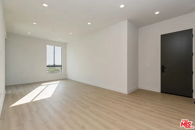 a house view with a outdoor space