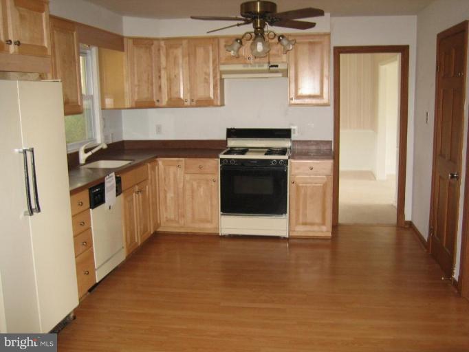 12609 Deoudes Road Boyds, MD 20841 - Photo 2 of 30 Kitchen