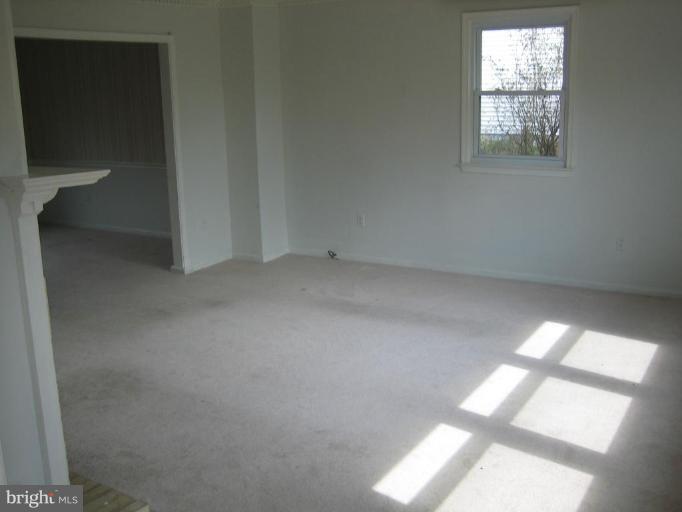 12609 Deoudes Road Boyds, MD 20841 - Photo 4 of 30 Living Room