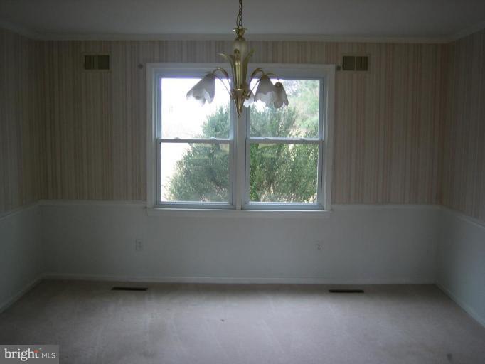 12609 Deoudes Road Boyds, MD 20841 - Photo 6 of 30 Living Room/Dining Room