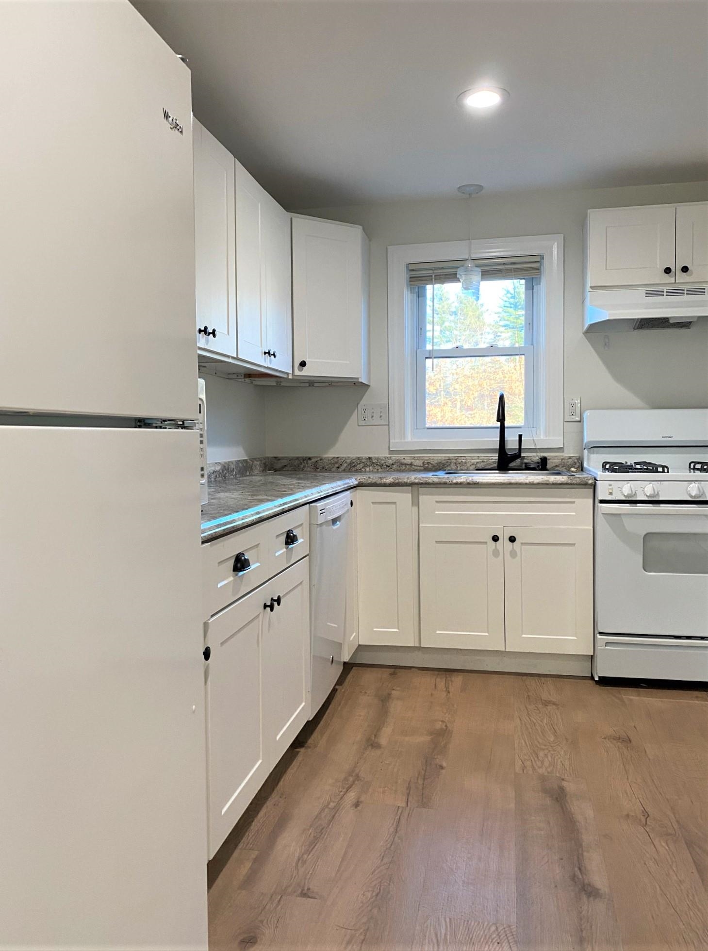 6 Pleasant Street, Unit B4 Hooksett, NH 03106 - Photo 4 of 16