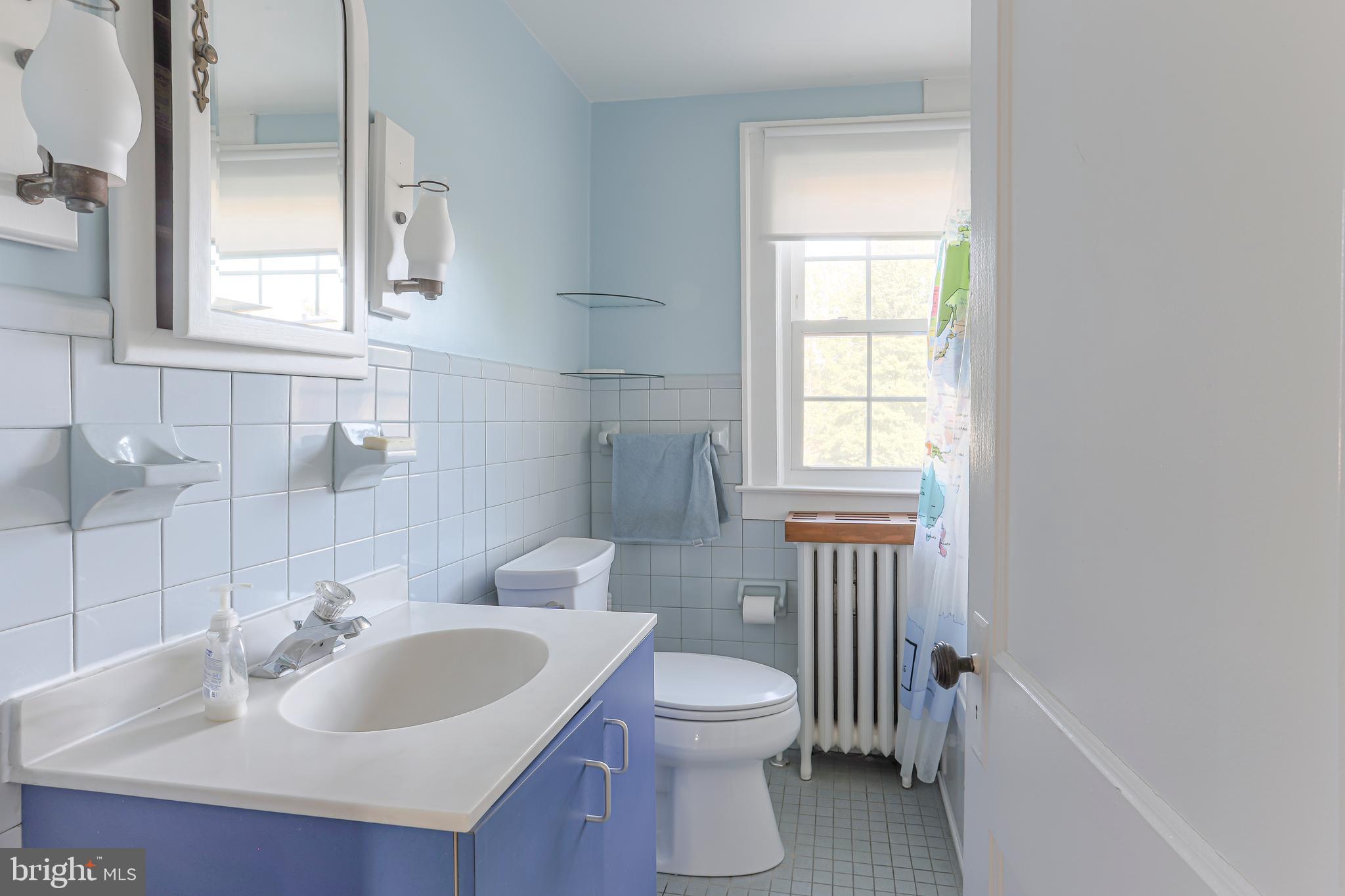 244 Orchard Road Newark, DE 19711 - Photo 25 of 32 Hall Bathroom