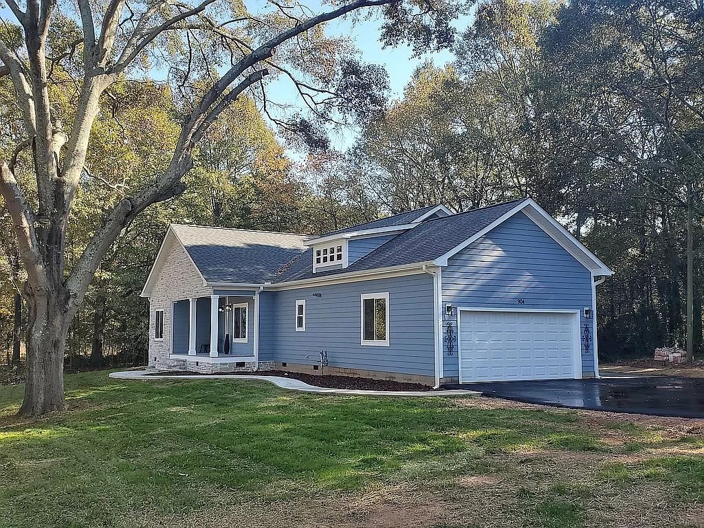 904 Cherry Street Pendleton, SC 29670 - Photo 1 of 20