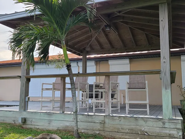 $3,000 | 2557 Pineapple Avenue, Melbourne, FL 32935