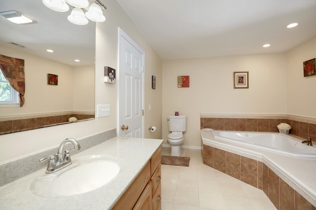 54 Roundtop Road Marlborough, MA 01752 - Photo 20 of 28 Gallery Image 20