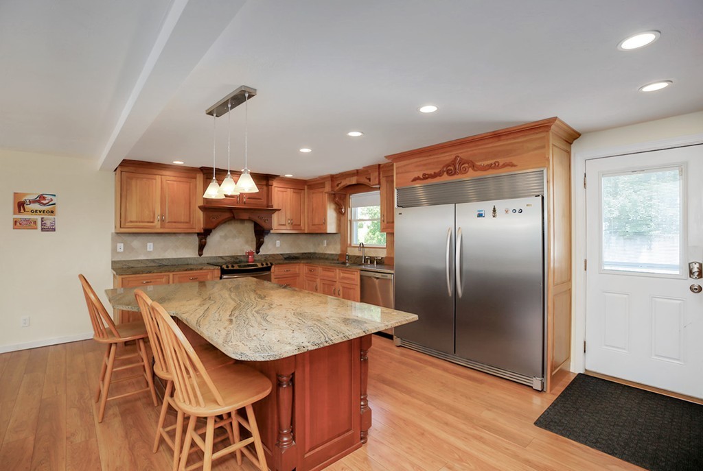 54 Roundtop Road Marlborough, MA 01752 - Photo 4 of 28 Gallery Image 4