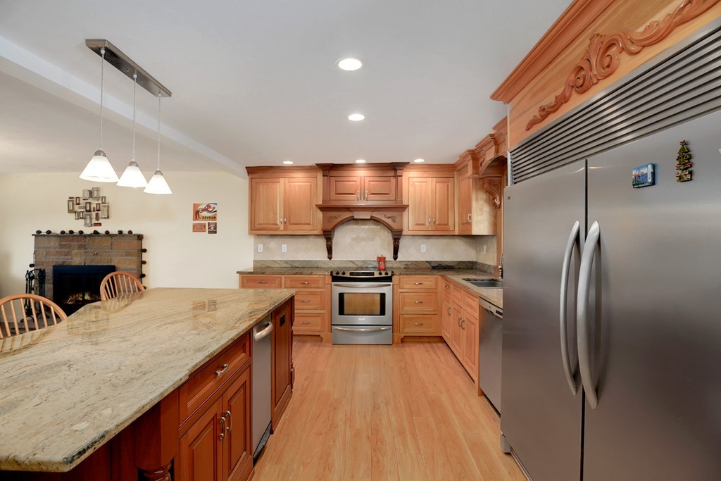 54 Roundtop Road Marlborough, MA 01752 - Photo 6 of 28 Gallery Image 6