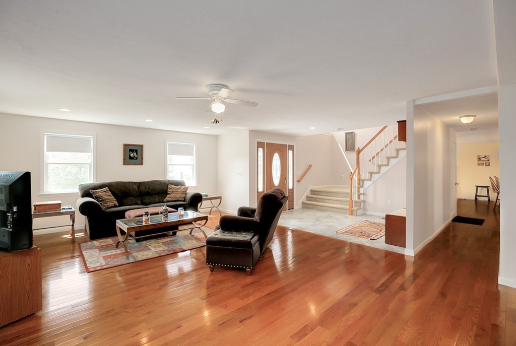54 Roundtop Road Marlborough, MA 01752 - Photo 9 of 28 Gallery Image 9