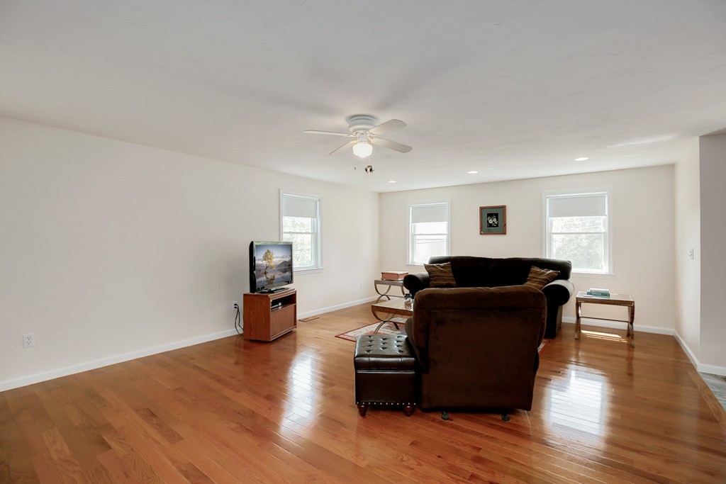 54 Roundtop Road Marlborough, MA 01752 - Photo 10 of 28 Gallery Image 10