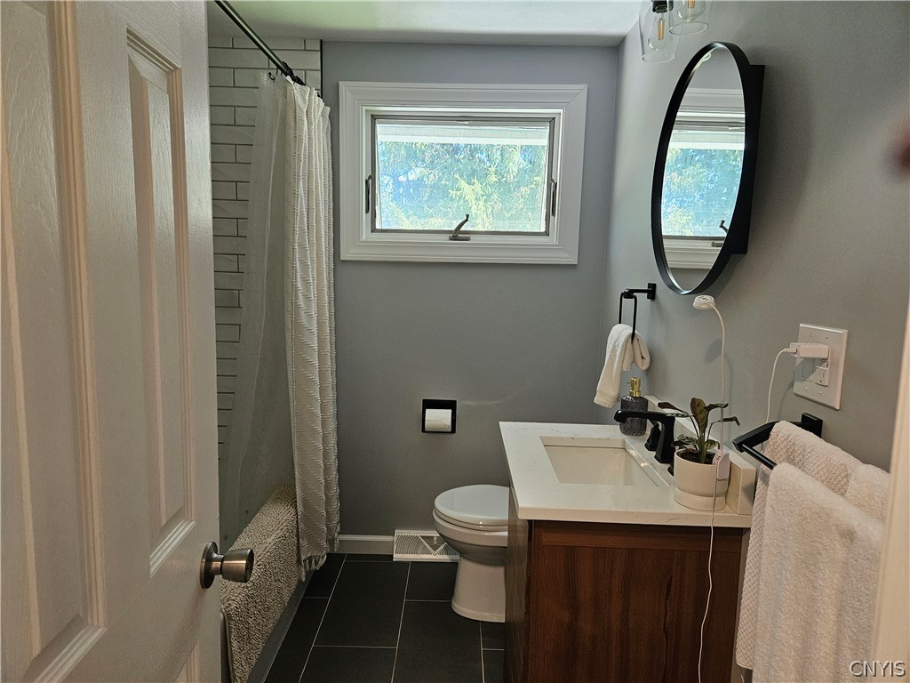 211 Stonehedge Road Camillus, NY 13031 - Photo 9 of 20 Beautiful Newly renovated main bathroom