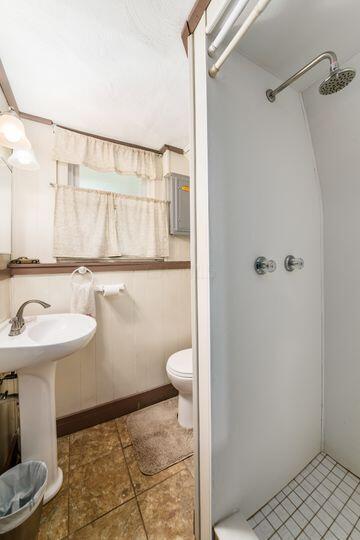 1677 Jackson Road Columbus, OH 43223 - Photo 23 of 48 Bath 1 of 2
