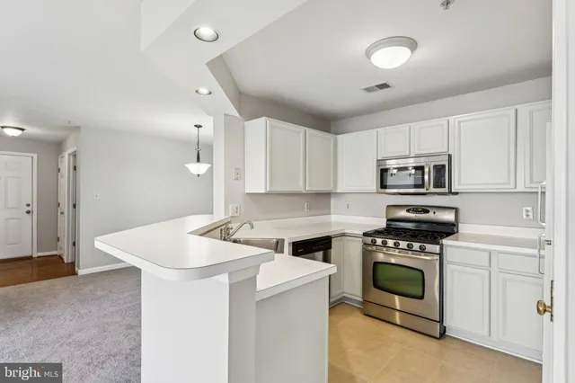 $2,100 | 13117 Millhaven Place, Unit 14F, Germantown, MD 20874