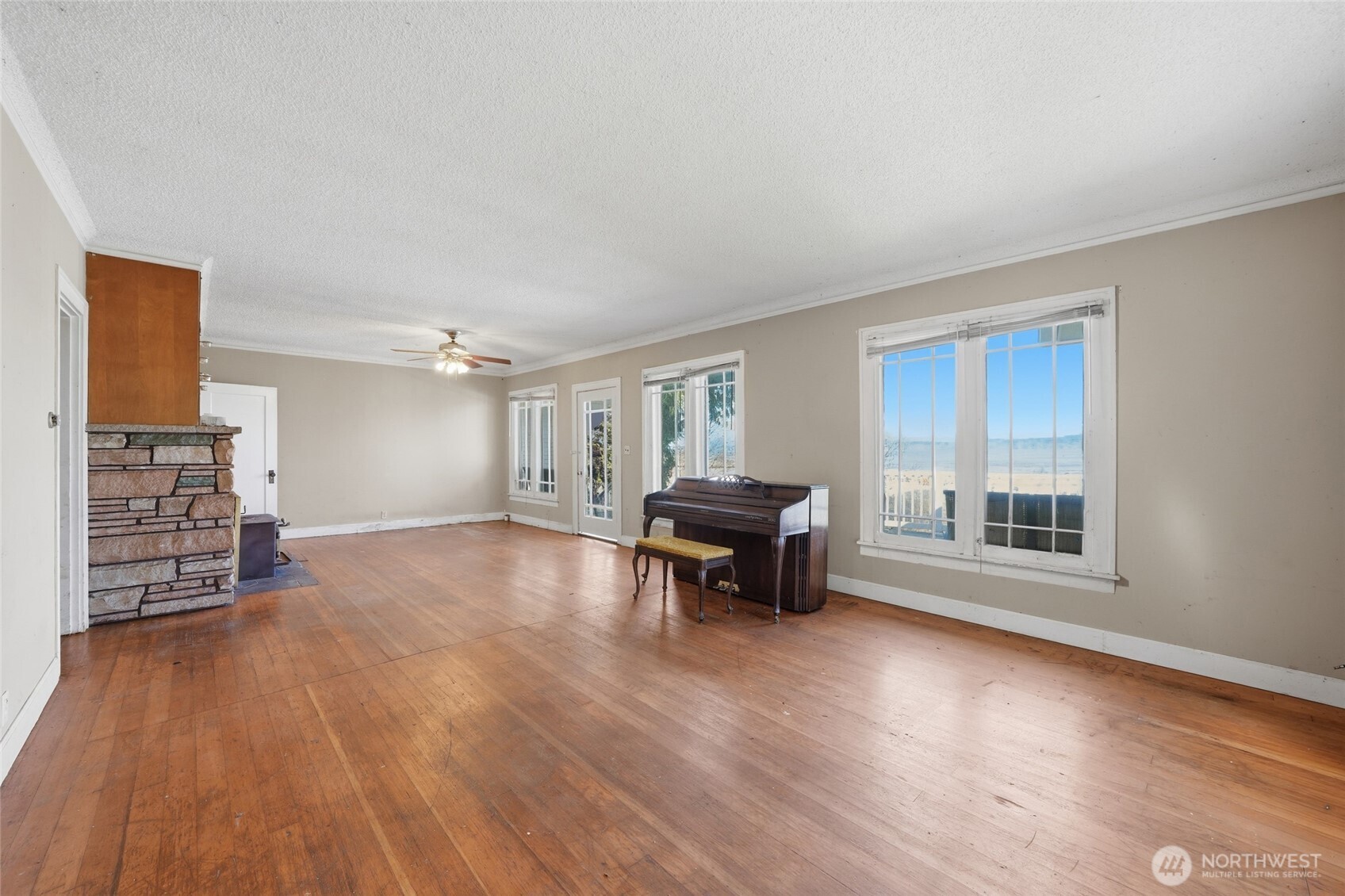 5224 Lowell Larimer Road Everett, WA 98208 - Photo 8 of 38