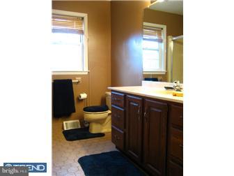 237 Ellis Road Havertown, PA 19083 - Photo 9 of 12