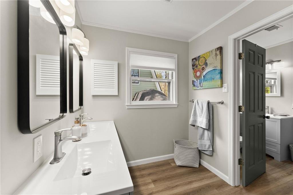 103 Tugalo Point Lavonia, GA 30553 - Photo 29 of 70 a bathroom with a sink and a mirror