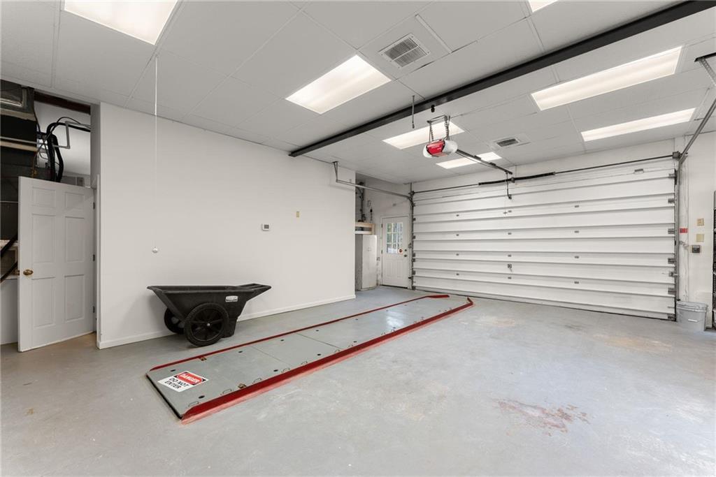 103 Tugalo Point Lavonia, GA 30553 - Photo 41 of 70 a room with gym equipment and a table