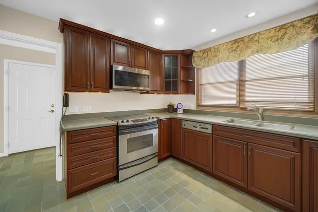 $3,495 | 933 Shambliss Lane, Buffalo Grove, IL 60089