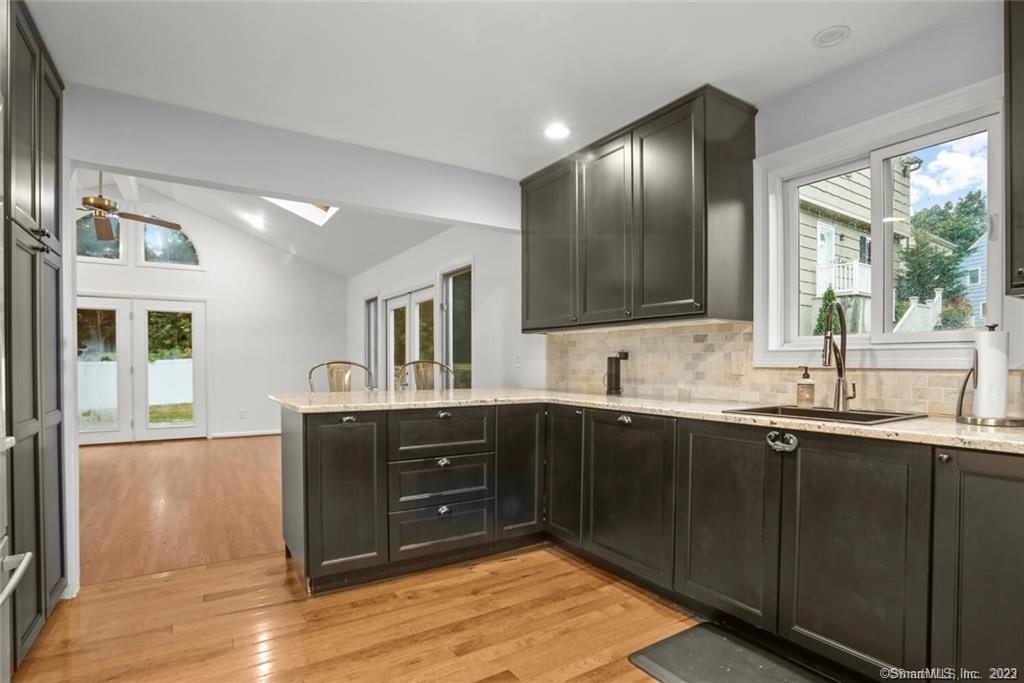 10 Harvann Road Norwalk, CT 06850 - Photo 8 of 32