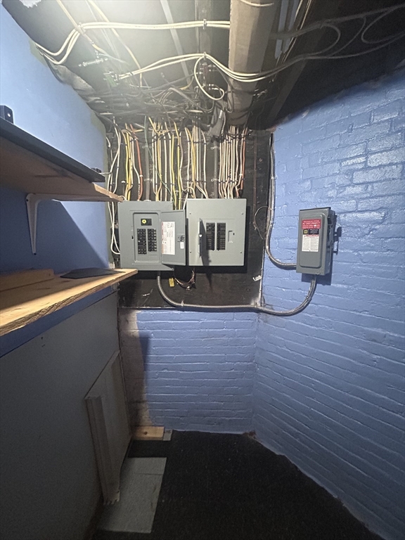 62 Washburn Street Springfield, MA 01107 - Photo 12 of 16