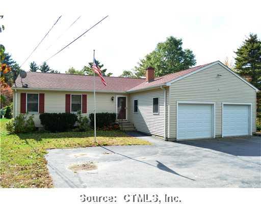 a view of a house with backyard