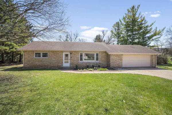$399,900 | N69W21023 Pleasant Street, Menomonee Falls, WI 53051