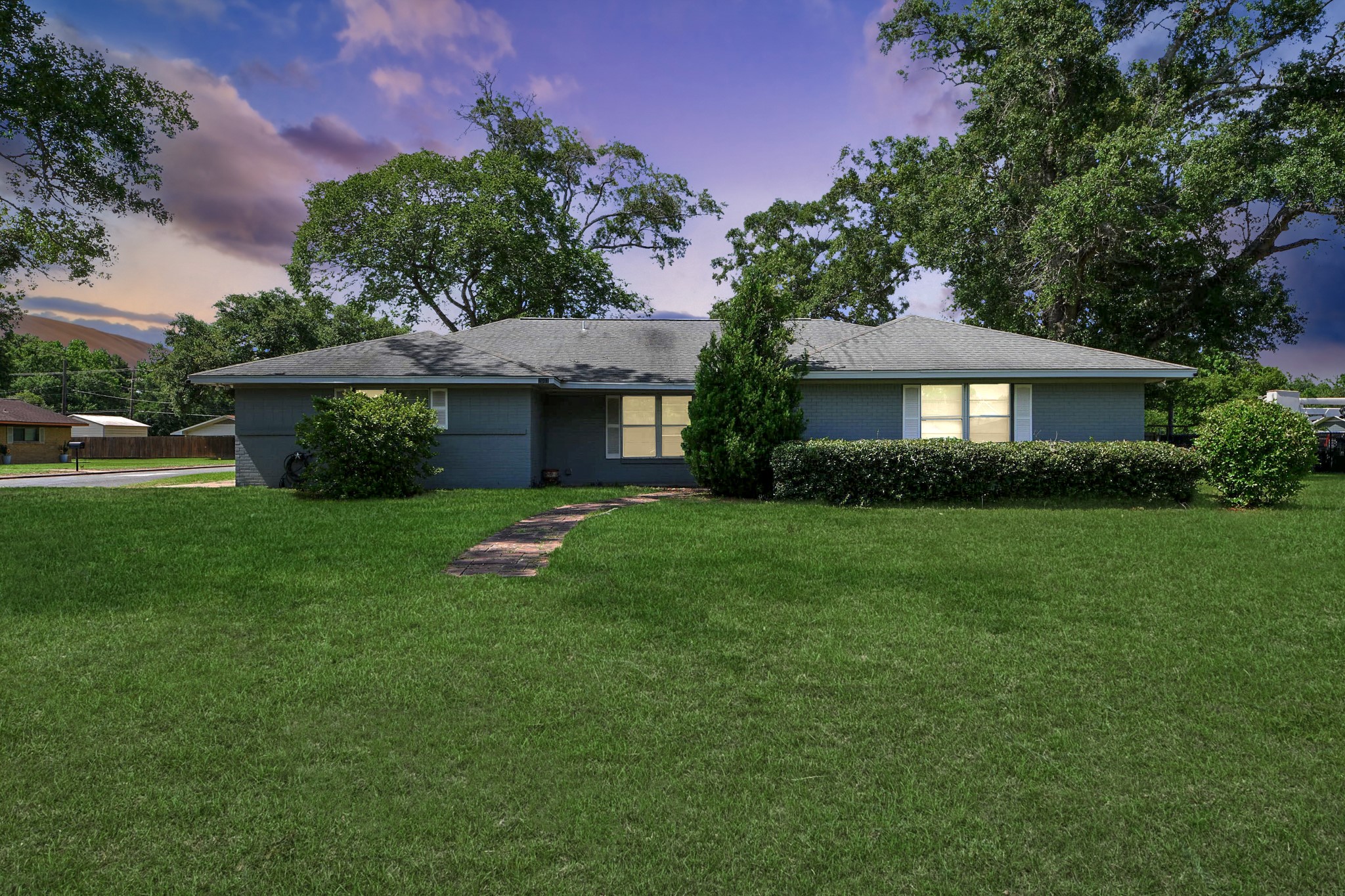 2601 Holly Street Liberty, TX 77575 - Photo 2 of 23