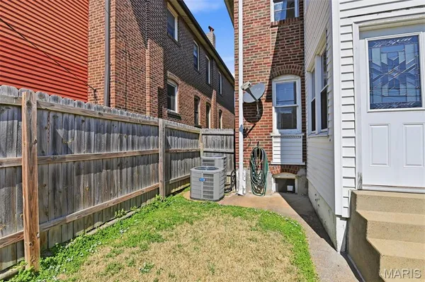 $325,000 | 5042 Tholozan Avenue, Unit 5042 & 5042A, St. Louis, MO 63109