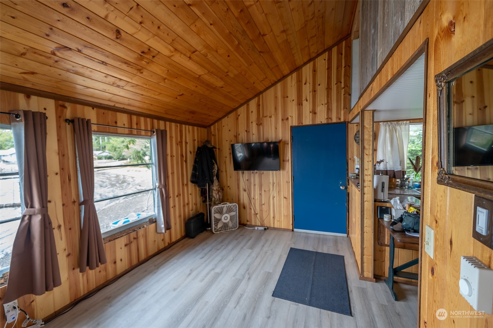 12630 West Shelton Matlock Road Shelton, WA 98584 - Photo 6 of 25 a view of a hallway with wooden floor and windows