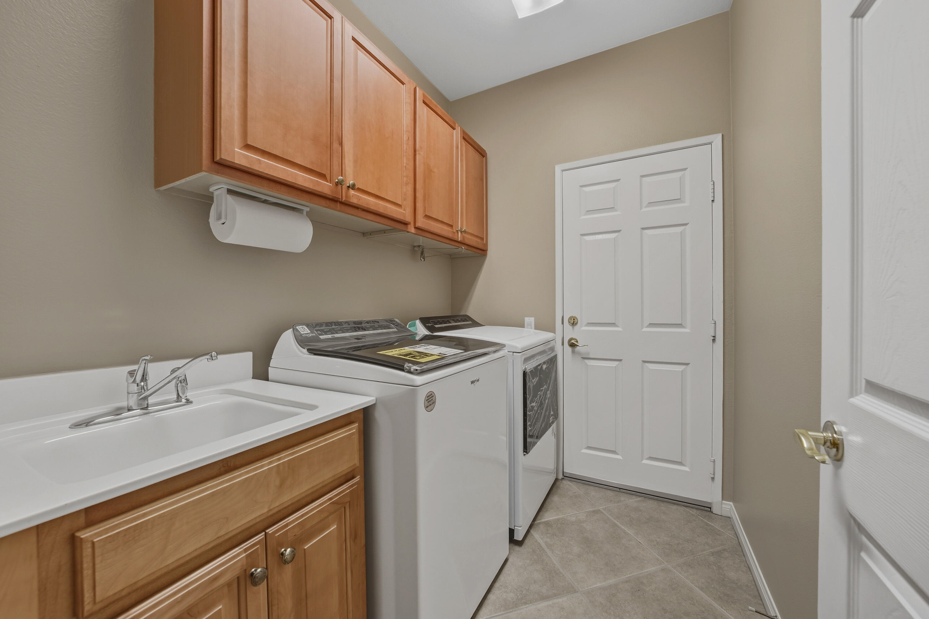 78589 Rainswept Way Palm Desert, CA 92211 - Photo 27 of 30 a utility room with dryer and washer