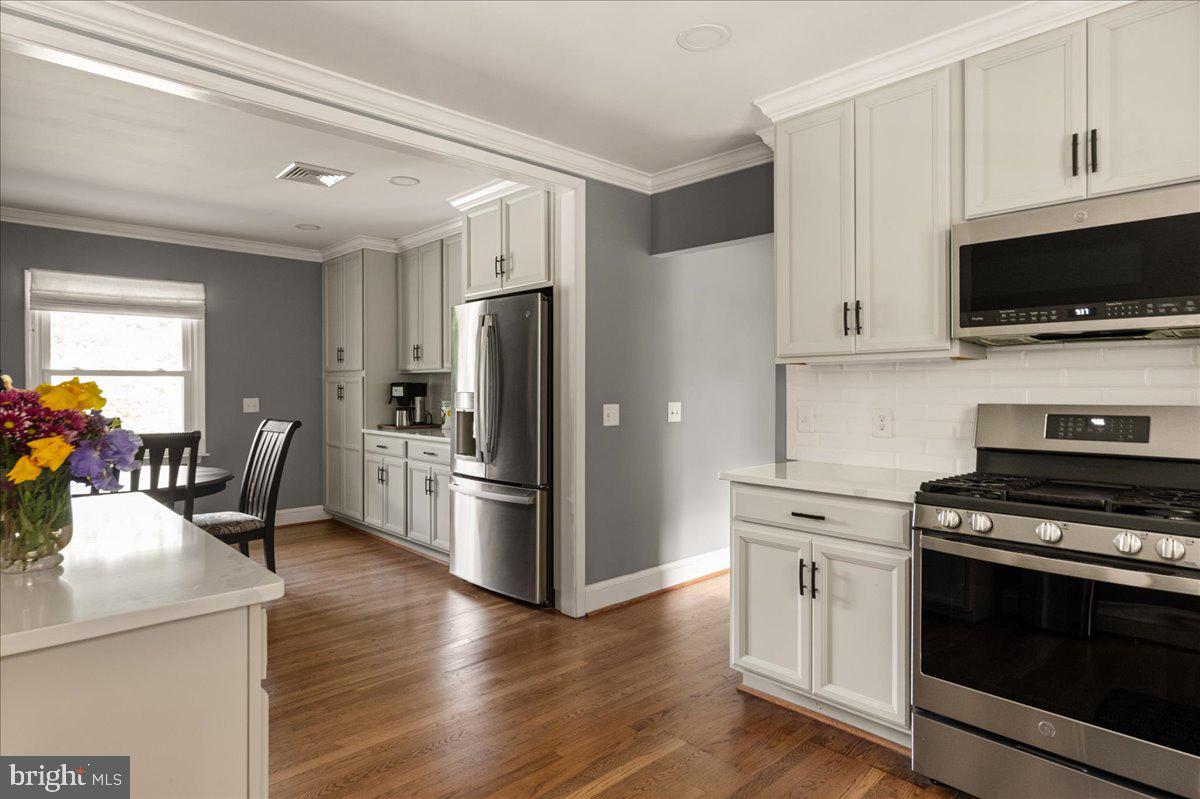 3545 Cobbler Mountain Road Delaplane, VA 20144 - Photo 16 of 37 Gas stove