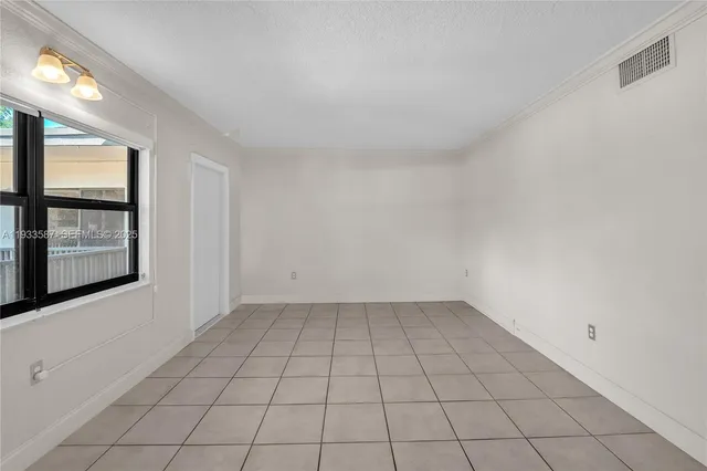 $2,950 | 3265 Virginia Street, Unit 21, Miami, FL 33133