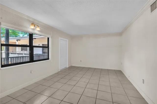 $2,950 | 3265 Virginia Street, Unit 21, Miami, FL 33133