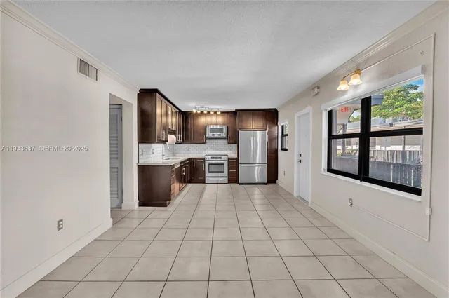 $2,950 | 3265 Virginia Street, Unit 21, Miami, FL 33133