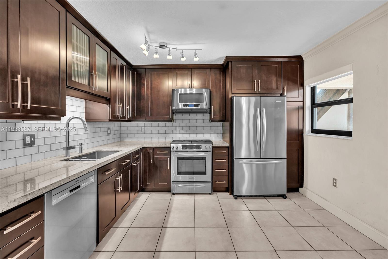 3265 Virginia Street, Unit 21 Miami, FL 33133 - Photo 8 of 17