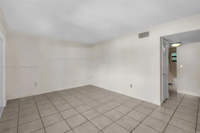 $2,950 | 3265 Virginia Street, Unit 21, Miami, FL 33133