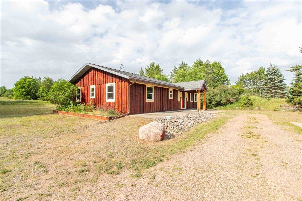 924 County Rd C Hancock, WI 54943 - Photo 4 of 57