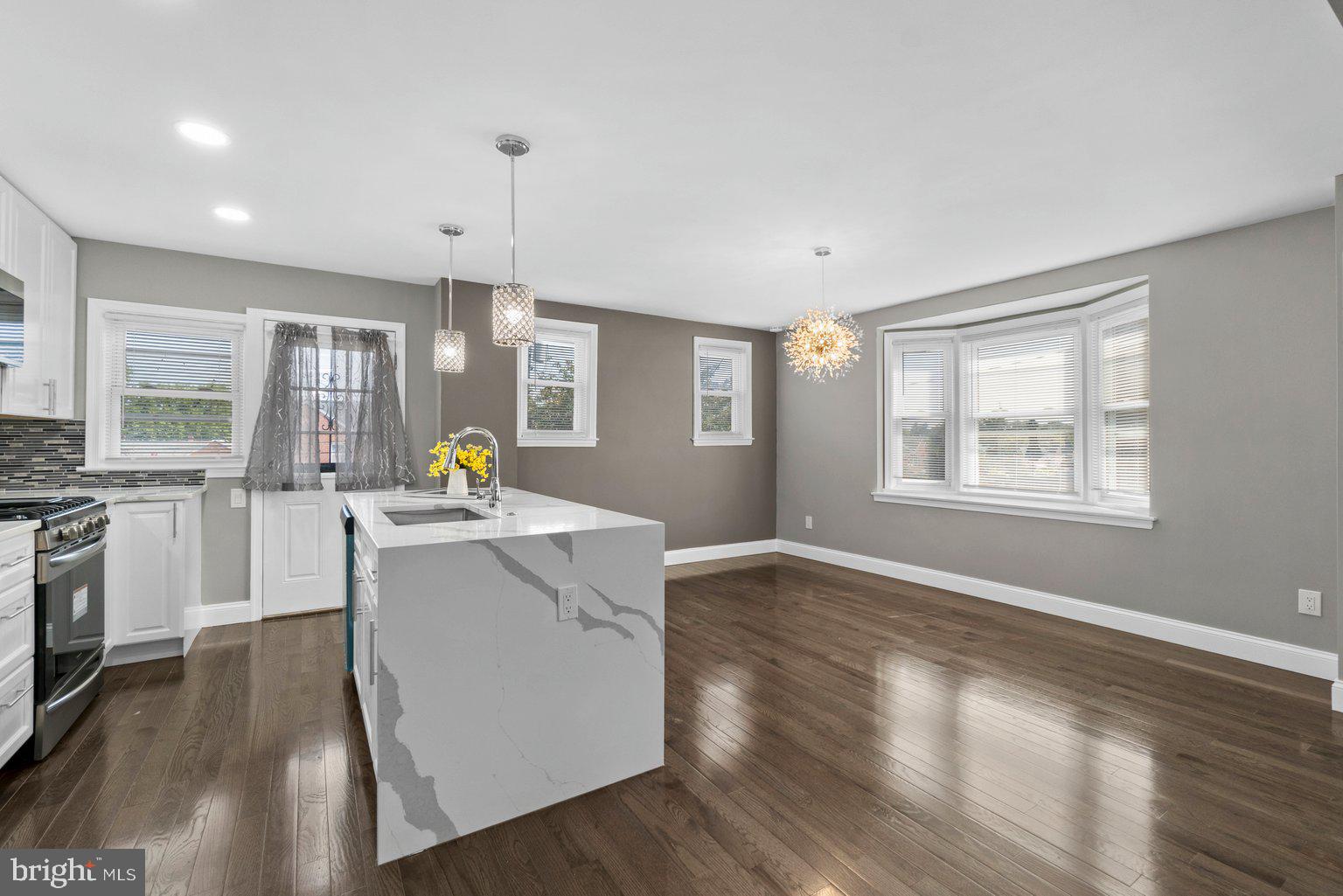 821 Stamford Road Baltimore, MD 21229 - Photo 3 of 36 Kitchen / Dining Area