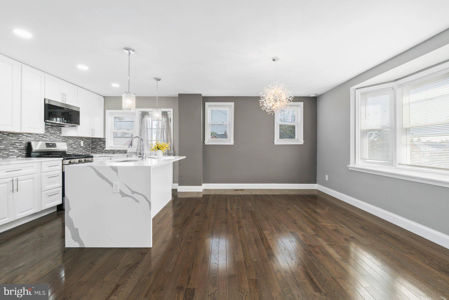 821 Stamford Road Baltimore, MD 21229 - Photo 4 of 36 Kitchen / Dining Area