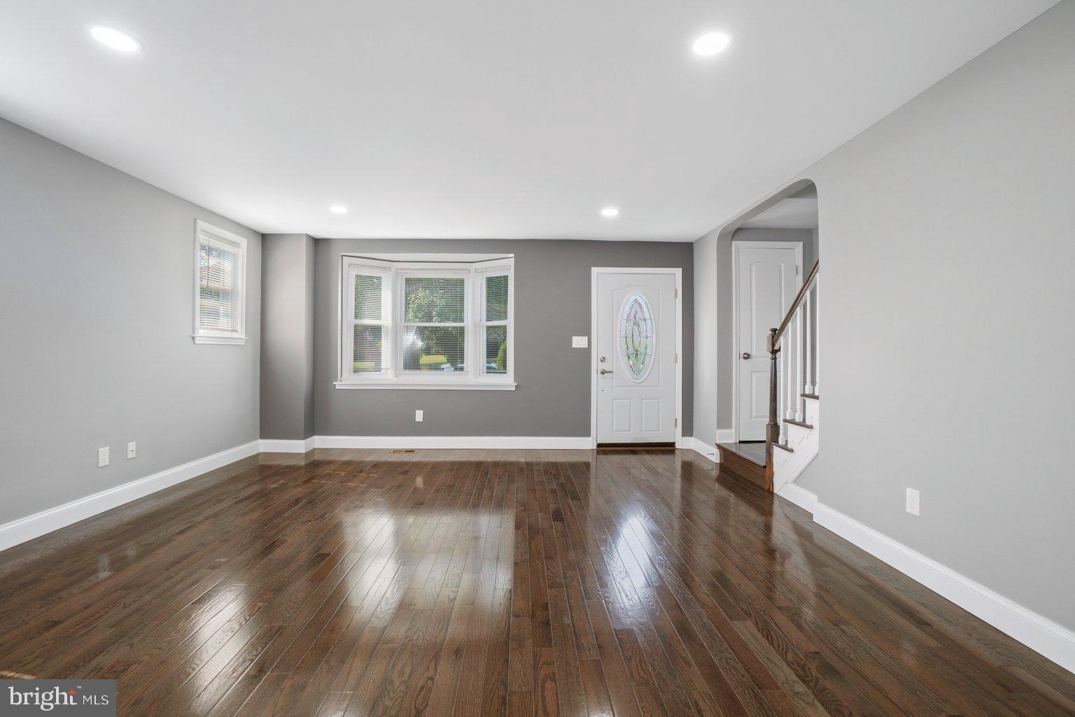 821 Stamford Road Baltimore, MD 21229 - Photo 5 of 36 1st Level Open Concept