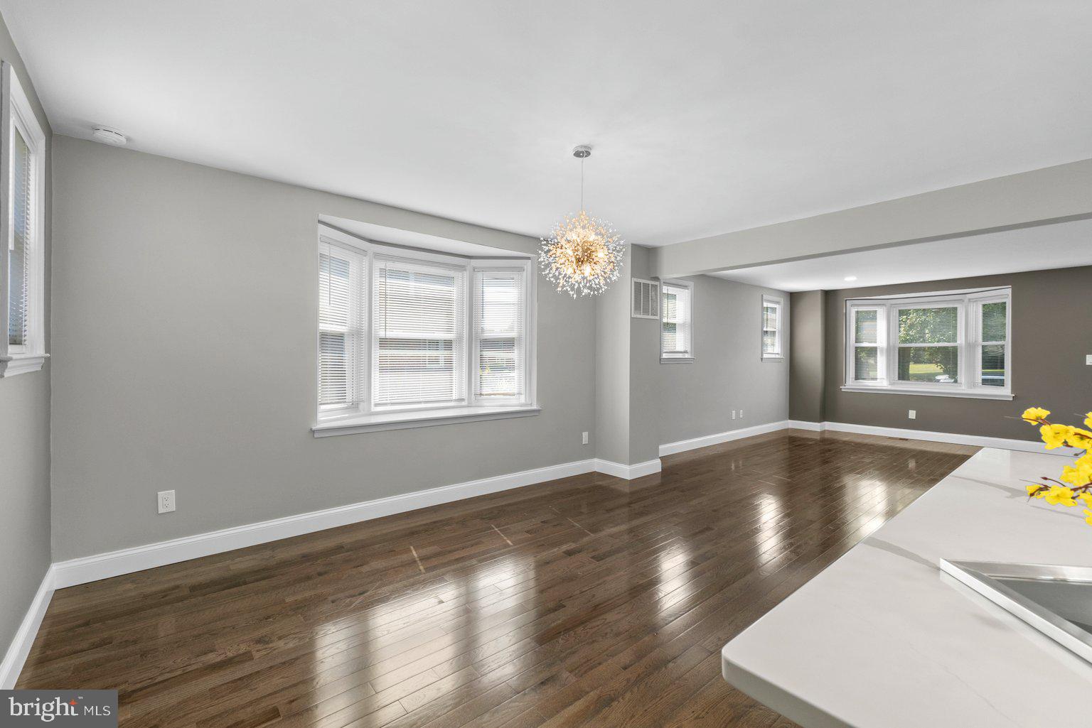 821 Stamford Road Baltimore, MD 21229 - Photo 9 of 36 1st Level (different view)