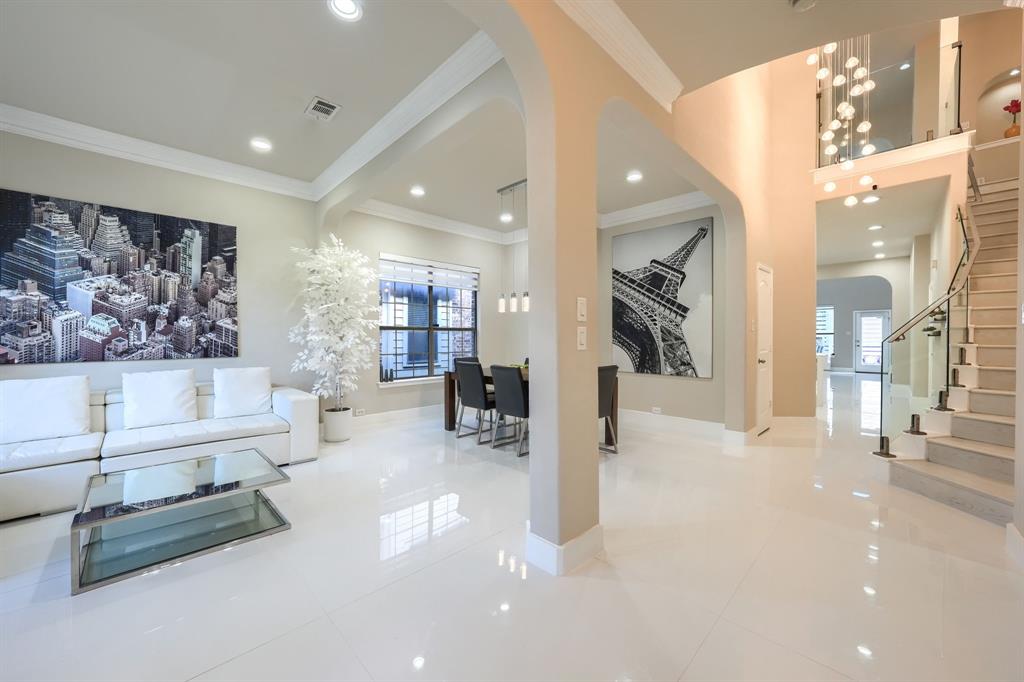 2246 Longview Road Irving, TX 75063 - Photo 3 of 40