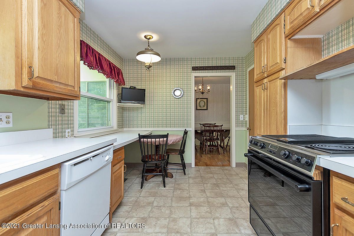 1337 Marble Road East Lansing, MI 48823 - Photo 9 of 26 09