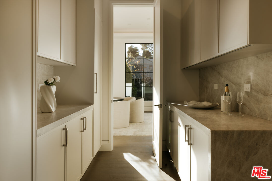 260 Homewood Road Los Angeles, CA 90049 - Photo 11 of 28