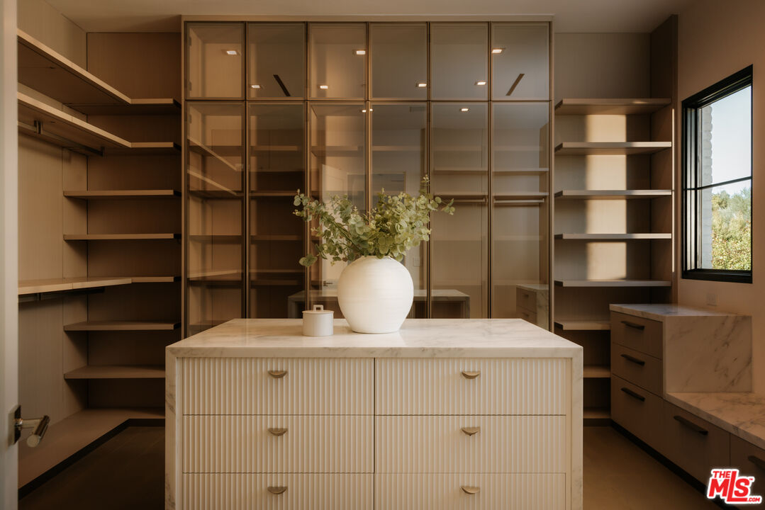 260 Homewood Road Los Angeles, CA 90049 - Photo 19 of 28