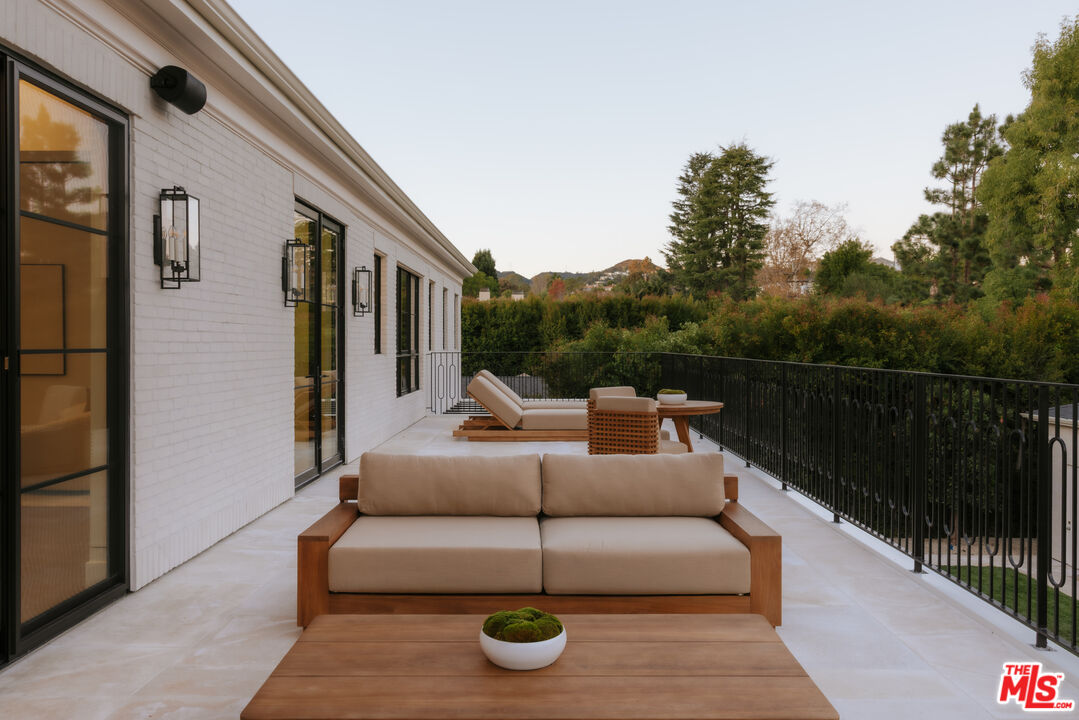 260 Homewood Road Los Angeles, CA 90049 - Photo 20 of 28